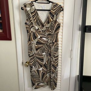 London Times. V~Neck Size 8. Like New. Black Brown Tan White.